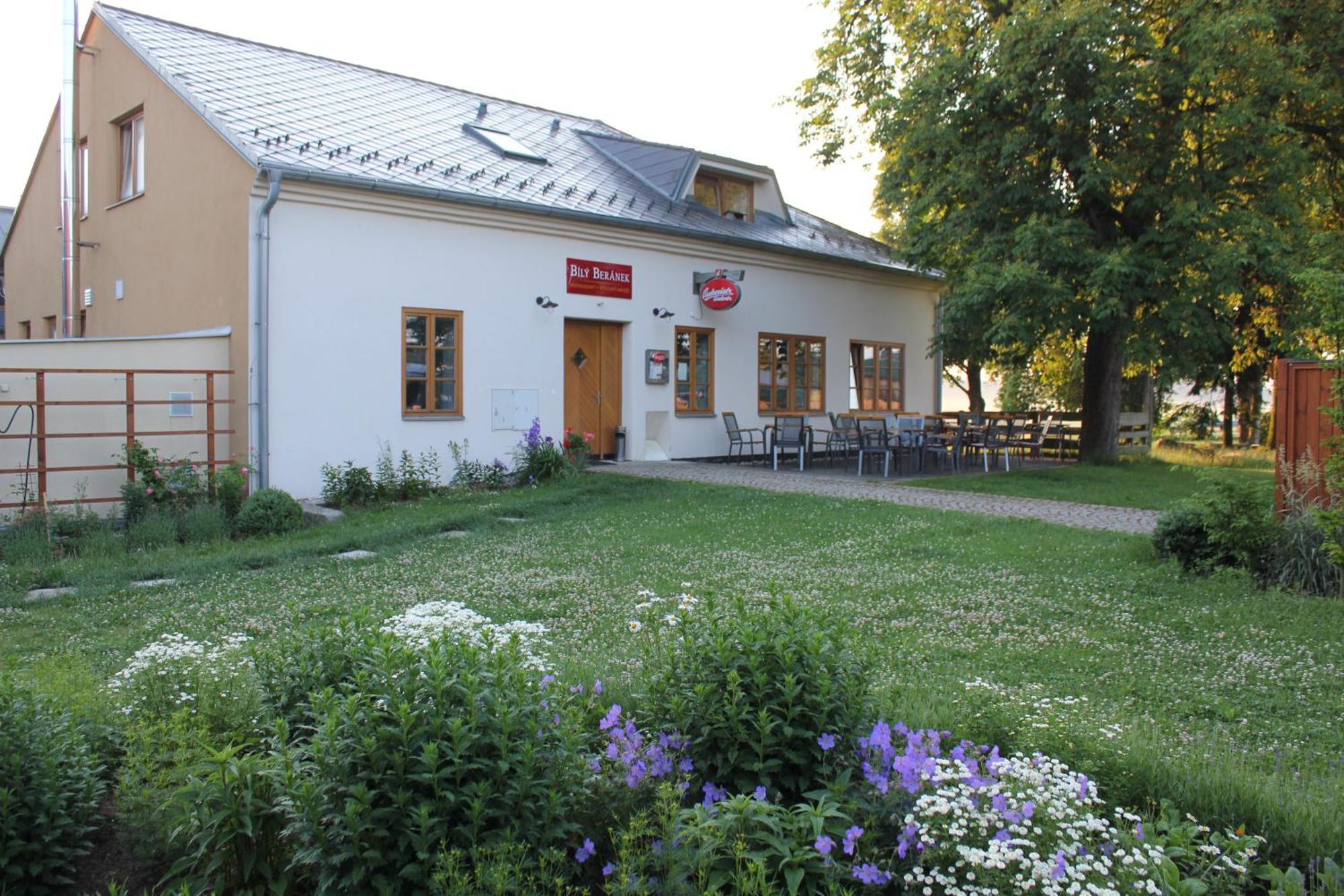 Bílý Beránek Hladov Exterior foto